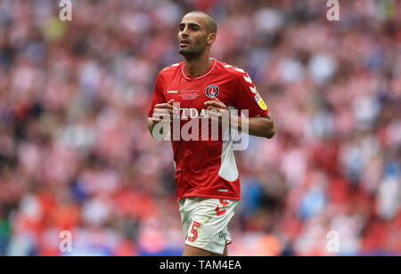 Charlton Athletic's Darren Pratley in azione durante il Cielo lega Bet One Play-off finale allo stadio di Wembley, Londra. Foto Stock