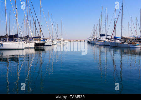 Barche nel porto di Isola di Procida, Italia Foto Stock