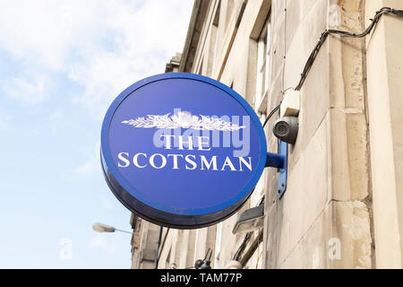 Quotidiano The Scotsman nome sign sulla parete al di fuori il giornalaio, Edimburgo, Scozia, Regno Unito Foto Stock