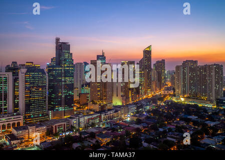 Skyline di Makati a Manila nelle Filippine Foto Stock