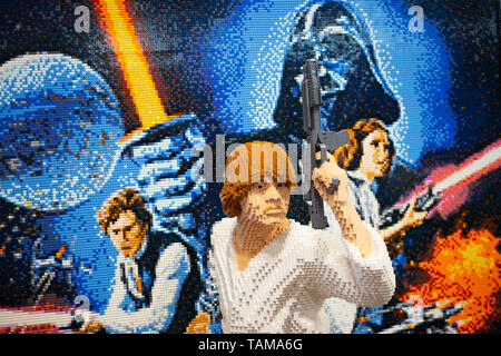 Lego illustrazione che mostra Luke Skywalker, Principessa Leia, Han Solo e Darth Vader in Star Wars Celebration 2019 - Chicago, IL Foto Stock