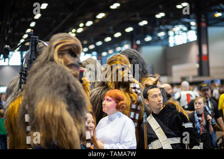 I fan di Star Wars vestito come Chewbecca a Star Wars Celebration 2019 - Chicago, IL Foto Stock