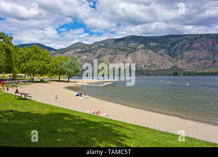 Gyro Park e la spiaggia sono sul lago Osoyoos in Osoyoos, British Columbia, Canada Foto Stock