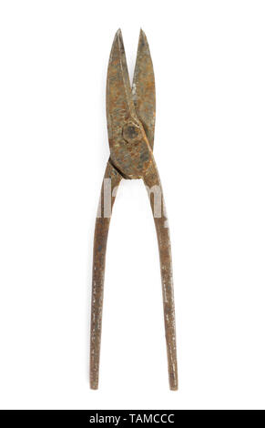 Vecchio una cesoia per metallo isolato su sfondo bianco Foto Stock