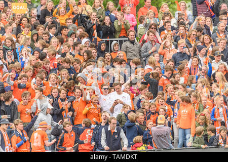 Bloemendaal, Paesi Bassi. 26 Maggio, 2019. Hockey Hoofdklasse Heren Seizoen 2018-2019. Luogo: HC Bloemendaal. Bloemendaal tifosi durante il gioco HC Bloemendaal vs SV Kampong. Credito: Pro scatti/Alamy Live News Foto Stock