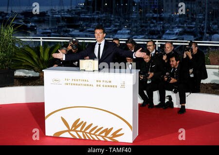 Cannes, Francia. 25 Maggio, 2019. Antonio Banderas sulla LES LAURÉATS DU 72E FESTIVAL DE CANNES Photocall durante il 2019 Festival di pellicola di Cannes il 25 maggio 2019 presso il Palais des Festivals in Cannes, Francia. ( Credito: Lyvans Boolaky/spazio di immagine/Media Punch)/Alamy Live News Foto Stock