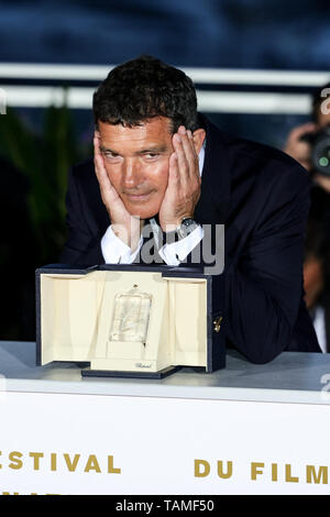 Cannes, Francia. 25 Maggio, 2019. Antonio Banderas sulla LES LAURÉATS DU 72E FESTIVAL DE CANNES Photocall durante il 2019 Festival di pellicola di Cannes il 25 maggio 2019 presso il Palais des Festivals in Cannes, Francia. ( Credito: Lyvans Boolaky/spazio di immagine/Media Punch)/Alamy Live News Foto Stock