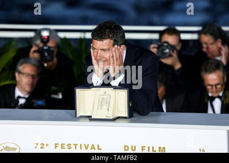 Cannes, Francia. 25 Maggio, 2019. Antonio Banderas sulla LES LAURÉATS DU 72E FESTIVAL DE CANNES Photocall durante il 2019 Festival di pellicola di Cannes il 25 maggio 2019 presso il Palais des Festivals in Cannes, Francia. ( Credito: Lyvans Boolaky/spazio di immagine/Media Punch)/Alamy Live News Foto Stock