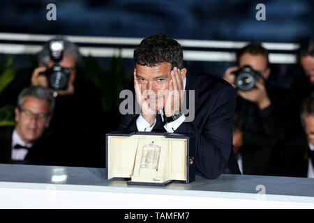 Cannes, Francia. 25 Maggio, 2019. Antonio Banderas sulla LES LAURÉATS DU 72E FESTIVAL DE CANNES Photocall durante il 2019 Festival di pellicola di Cannes il 25 maggio 2019 presso il Palais des Festivals in Cannes, Francia. ( Credito: Lyvans Boolaky/spazio di immagine/Media Punch)/Alamy Live News Foto Stock