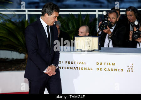 Cannes, Francia. 25 Maggio, 2019. Antonio Banderas sulla LES LAURÉATS DU 72E FESTIVAL DE CANNES Photocall durante il 2019 Festival di pellicola di Cannes il 25 maggio 2019 presso il Palais des Festivals in Cannes, Francia. ( Credito: Lyvans Boolaky/spazio di immagine/Media Punch)/Alamy Live News Foto Stock