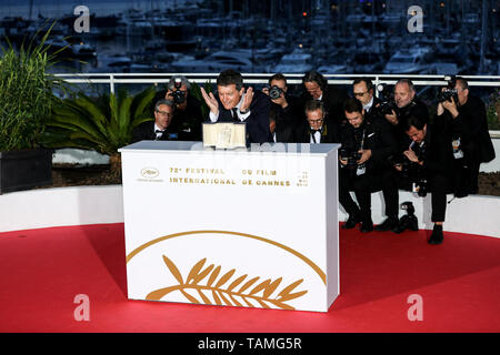 Cannes, Francia. 25 Maggio, 2019. Antonio Banderas sulla LES LAURÉATS DU 72E FESTIVAL DE CANNES Photocall durante il 2019 Festival di pellicola di Cannes il 25 maggio 2019 presso il Palais des Festivals in Cannes, Francia. ( Credito: Lyvans Boolaky/spazio di immagine/Media Punch)/Alamy Live News Foto Stock