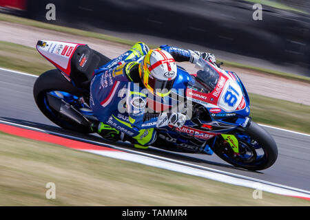 Castle Donington, Leicestershire, Regno Unito. 25 Maggio, 2019. Bennetts British Superbike; Luca Stapleford in sella alla sua Buildbase Suzuki Credito: Azione Sport Plus/Alamy Live News Foto Stock