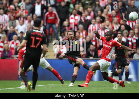 Londra, Inghilterra 26 Maggio Aidan McGeady di Sunderland spara a obiettivo durante il cielo scommettere League 1 Play Off finale tra Sunderland e Charlton Athletic allo Stadio di Wembley, Londra domenica 26 maggio 2019. (Credit: Mark Fletcher | MI News) Credito: MI News & Sport /Alamy Live News Foto Stock