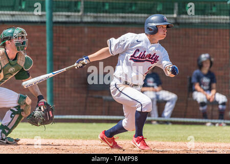 DeLand, FL, Stati Uniti d'America. 26 Maggio, 2019. Liberty grigio outfielder Betts (20) durante il campionato ASUN baseball gioco azione tra le fiamme Liberty e la Stetson Hatters. Liberty ha sconfitto Stetson 4-3 al campo Melching al Conrad Park in DeLand, FL Romeo Guzman/CSM/Alamy Live News Foto Stock