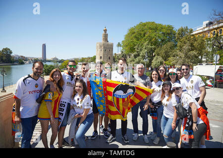 25 maggio 2019, Estadio Benito Villamarin, Siviglia, Spagna: il Copa del Rey finale di calcio Barcellona FC rispetto a Valencia; Valencia tifosi mostrano il loro sostegno del team in Sevilla Foto Stock