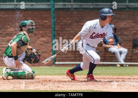 DeLand, FL, Stati Uniti d'America. 26 Maggio, 2019. Liberty grigio outfielder Betts (20) durante il campionato ASUN baseball gioco azione tra le fiamme Liberty e la Stetson Hatters. Liberty ha sconfitto Stetson 4-3 al campo Melching al Conrad Park in DeLand, FL Romeo Guzman/CSM/Alamy Live News Foto Stock