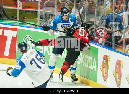 Bratislava, Slovacchia. 26 Maggio, 2019. Marko Anttila, aletta 12 competere, lotta per il puck contro Gionathan MARCHESSAULT, può 81 CANADA - FINLANDIA 1-3 Kanada - Finnland FINAL IIHF Hockey su ghiaccio ai campionati mondiali di Bratislava, Slovacchia, Slowakei, 26 maggio 2019, STAGIONE 2018/2019, Credito: Peter Schatz/Alamy Live News Foto Stock