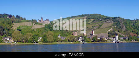 Bacharach e il Castello Stahleck, sito patrimonio mondiale dell'Unesco, Valle del Reno superiore e centrale, Renania-Palatinato, Germania Foto Stock