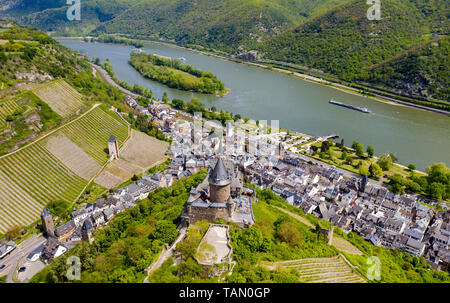 Vista aerea, il Castello Stahleck a Bacharach, sito patrimonio mondiale dell'Unesco, Valle del Reno superiore e centrale, Renania-Palatinato, Germania Foto Stock