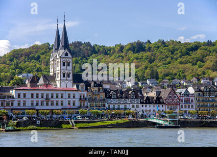 La passeggiata sul lungofiume del Reno e San Severo chiesa a Boppard, sito patrimonio mondiale dell'Unesco, Valle del Reno superiore e centrale, Renania-Palatinato, Germania Foto Stock