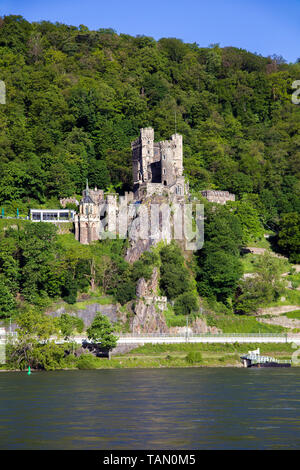 Il castello di Rheinstein, castello di sperone tra Bingen e Trechtingshausen, Valle del Reno superiore e centrale, Renania-Palatinato, Germania Foto Stock