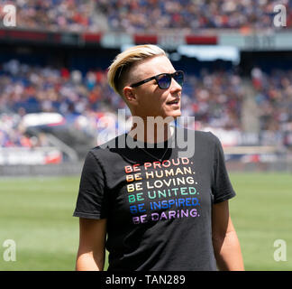 Harrison, NJ - Maggio 26, 2019: Hall of Fame Inductee Abby Wambach ex membro del team USA pone durante il tempo di emisaturazione del gioco contro il Messico sulla Red Bull Arena USA ha vinto 3 - 0 Foto Stock