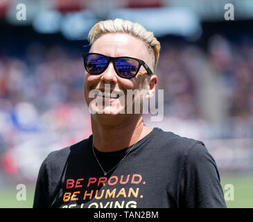 Harrison, NJ - Maggio 26, 2019: Hall of Fame Inductee Abby Wambach ex membro del team USA pone durante il tempo di emisaturazione del gioco contro il Messico sulla Red Bull Arena USA ha vinto 3 - 0 Foto Stock