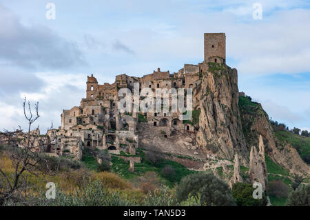 Craco, la città fantasma vicino a Matera, la città di pietre. Craco famoso nel mondo per essere usato nei film e pubblicità. Foto Stock