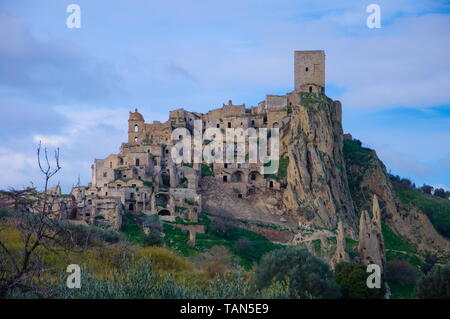 Craco, la città fantasma vicino a Matera, la città di pietre. Craco famoso nel mondo per essere usato nei film e pubblicità. Foto Stock