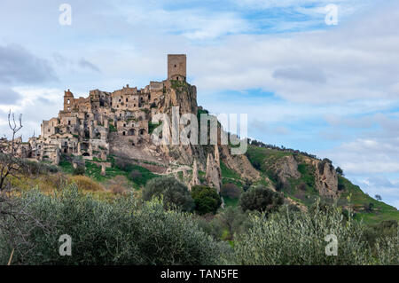 Craco, la città fantasma vicino a Matera, la città di pietre. Craco famoso nel mondo per essere usato nei film e pubblicità. Foto Stock