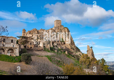 Craco, la città fantasma vicino a Matera, la città di pietre. Craco famoso nel mondo per essere usato nei film e pubblicità. Foto Stock