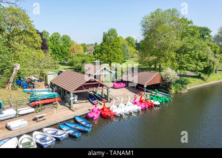 Noleggio barche sul Fiume Avon e San Nicola Park, Warwick, Warwickshire, Inghilterra, Regno Unito Foto Stock