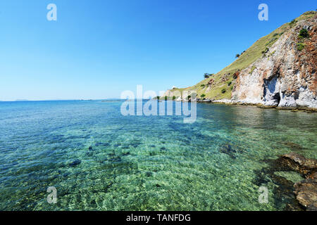 X Pirati camp su Sebayur Besar Island vicino a Labuan Bajo in Flores, Indonesia. Foto Stock