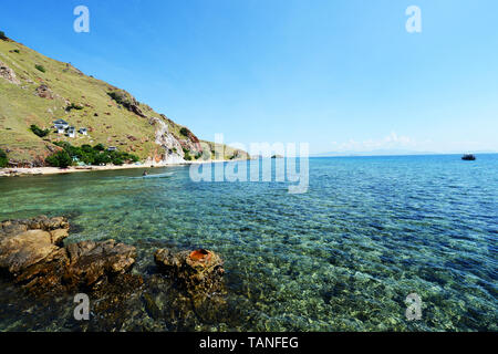 X Pirati camp su Sebayur Besar Island vicino a Labuan Bajo in Flores, Indonesia. Foto Stock