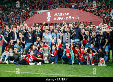 BUDAPEST, Ungheria - 25 maggio: Il team di MOL Vidi FC celebrare la vittoria durante l'Ungherese Cup match finale tra Budapest Honved e MOL Vidi FC a Groupama Arena Maggio 25, 2019 a Budapest, Ungheria. Foto Stock