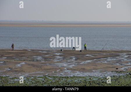 La pesca in estuario a Lytham. Foto Stock