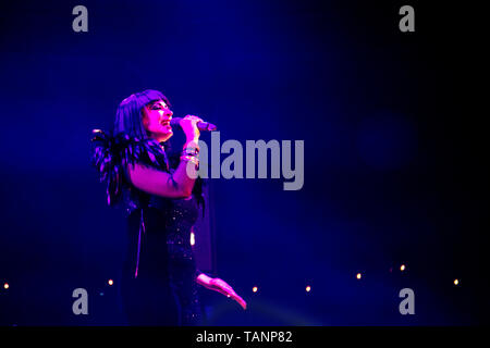 Bernie Dieter sul palco per poco la morte Club cabaret performance al Festival Underbelly, Southbank, London, Regno Unito Foto Stock