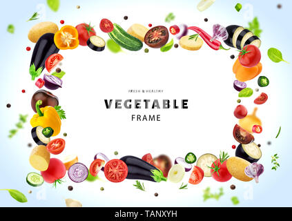 Origine vegetale isolato su sfondo bianco, cornice fatta di differenti battenti verdure, erbe e spezie, con spazio di copia Foto Stock