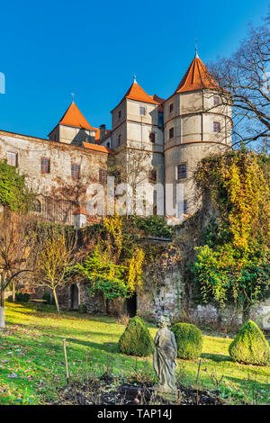 Scharfenberg castello fu costruito intorno al 1200 e ricostruito più volte, in Sassonia, Germania, Europa Foto Stock