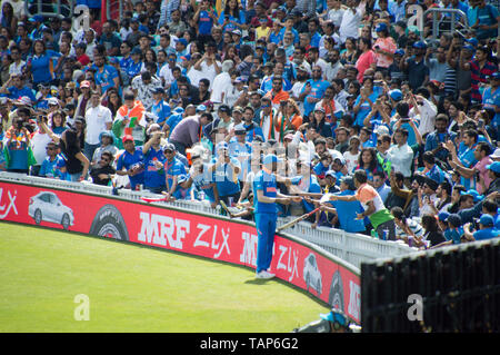 Indiano tifosi di cricket a ICC 2019 India vs NewZeland warm up corrisponda alla Kia ovale, Londra Foto Stock