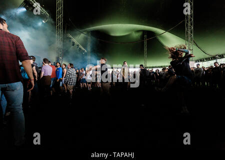 Hatfield, Regno Unito, 26 maggio 2019. Il moshpit per Kublai Khan a Slam Dunk Sud Festival. Credito: Richard Etteridge / Alamy Live News Foto Stock