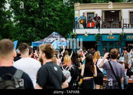 Hatfield, Regno Unito, 26 maggio 2019. Prestazioni acustiche al La Slam Dunk Sud Festival pub impavidi bracci. Credito: Richard Etteridge / Alamy Live News Foto Stock