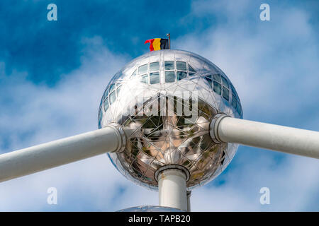 L'Atomium ,un punto di riferimento struttura di sfere di metallo a Bruxelles, originariamente costruito per il 1958 Bruxelles fiera mondiale ,Bruxelles,Belgio Foto Stock