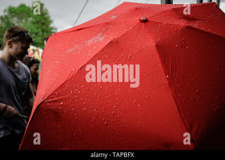 Hatfield, Regno Unito, 26 maggio 2019. Meteo misto di sole e docce durante la Slam Dunk Sud Festival. Credito: Richard Etteridge / Alamy Live News Foto Stock