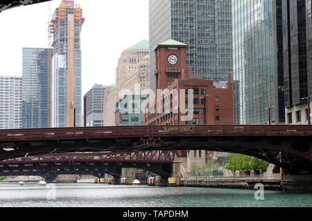 Ponti sul Fiume di Chicago Downtown nel Loop, Chicago, Illinois, Stati Uniti d'America Foto Stock