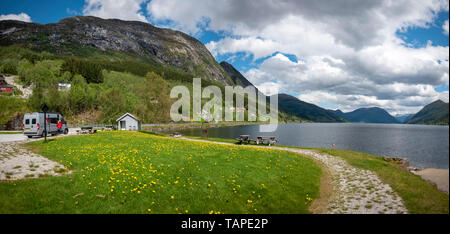 Lago Jolstravatn tra Skei e Vassenden, Norvegia Foto Stock