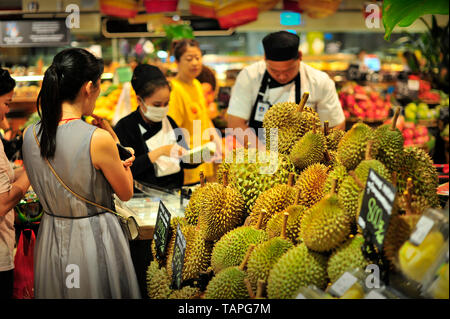 Durian Fruit Food Hall Central Festival Mall Chiang mai Thailandia Foto Stock