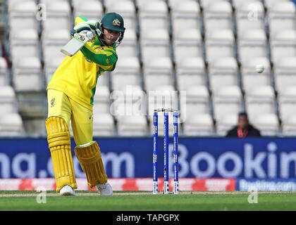 Australia Usman Khawaja ovatta in azione durante la ICC Cricket World Cup Warm up corrisponda all'Hampshire ciotola, Southampton. Foto Stock