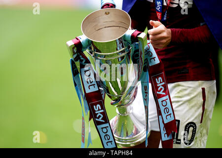 Una vista generale del cielo scommessa campionato Play-off trofeo alla fine del cielo scommessa campionato Play-off finale allo stadio di Wembley, Londra. Foto Stock