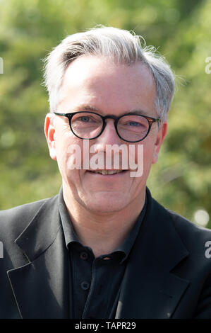 Stuttgart, Germania. 24 Maggio, 2019. Marc-Oliver Hendriks, Managing Director di lo Staatstheater Stuttgart registrati prima della conferenza stampa sulla prossima stagione. Credito: Bernd Weissbrod/dpa/Alamy Live News Foto Stock
